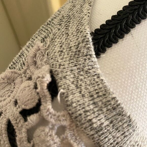 You are not alone, grey laced long sleeve shirt - Picture 3 of 9